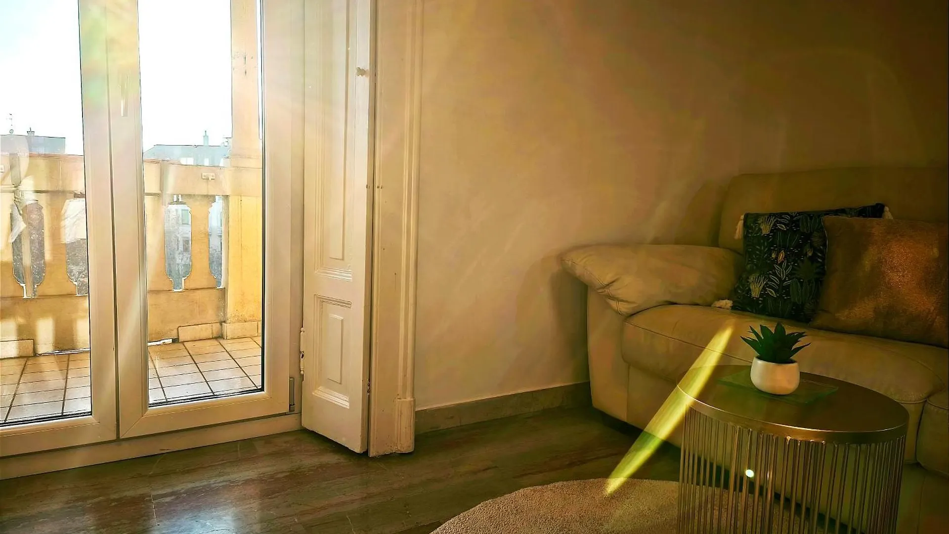 Elegant City View Flat Adjacent Metro Milan 0*,  Italy