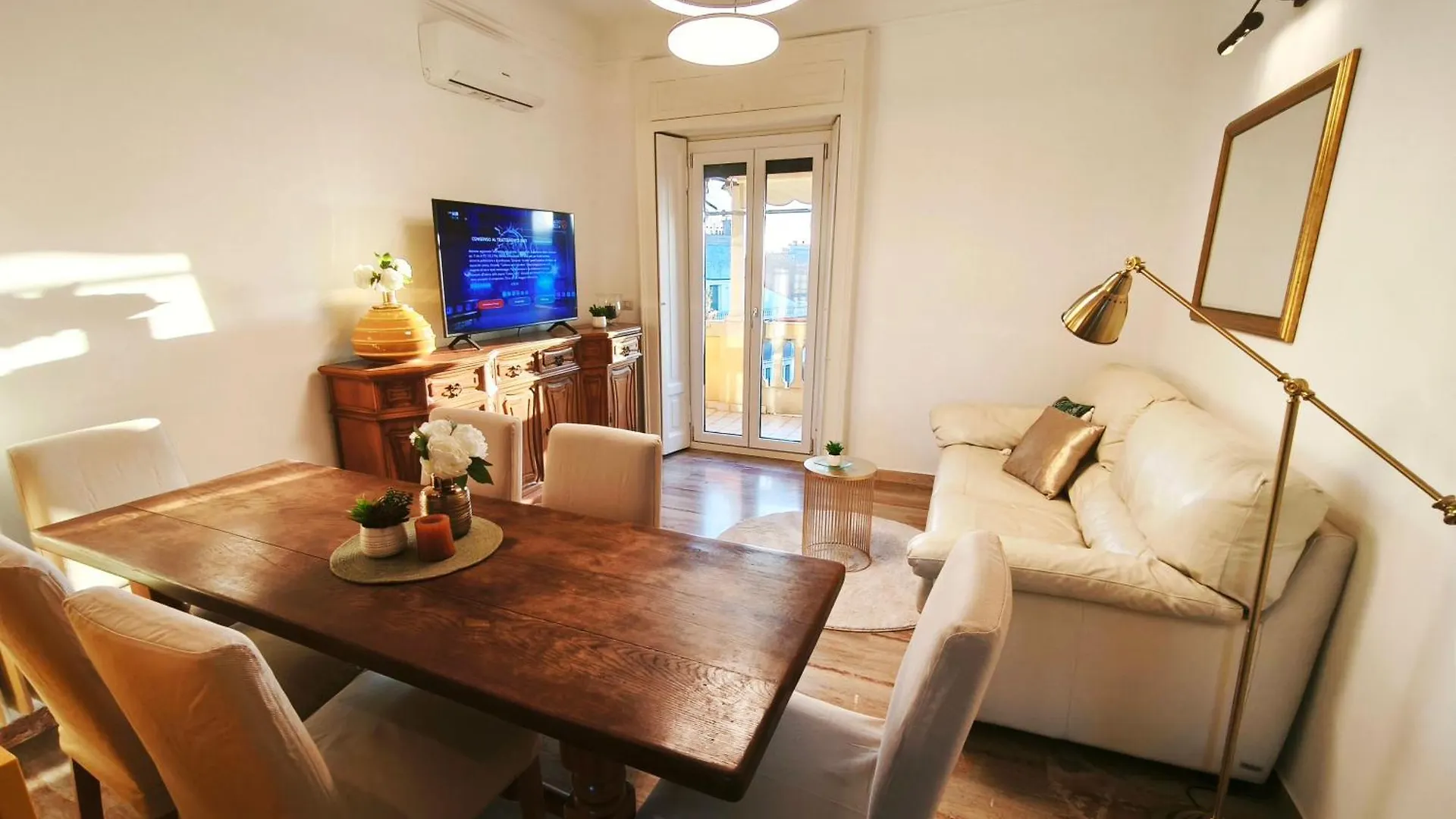 Apartment Elegant City View Flat Adjacent Metro Milan