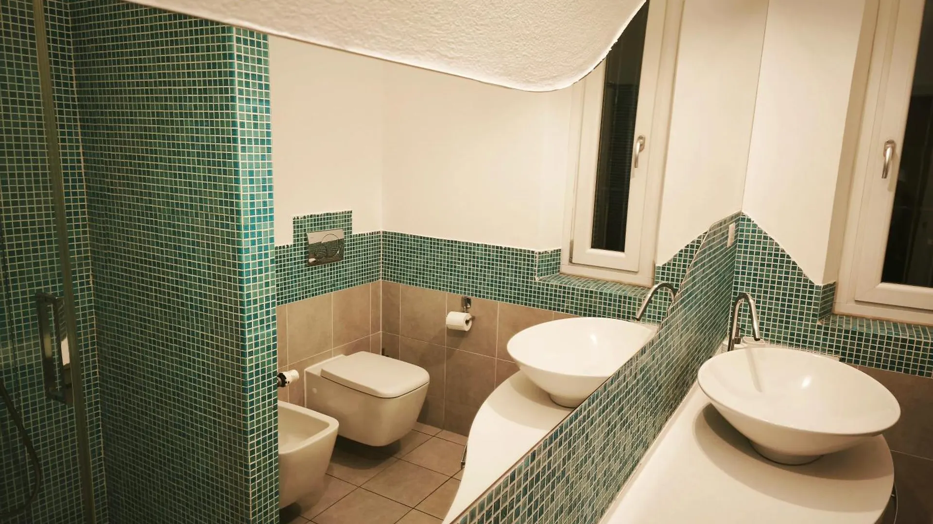 Elegant City View Flat Adjacent Metro Milan