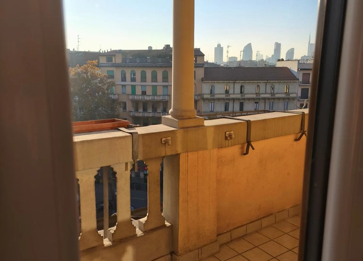 Apartment Elegant City View Flat Adjacent Metro Milan