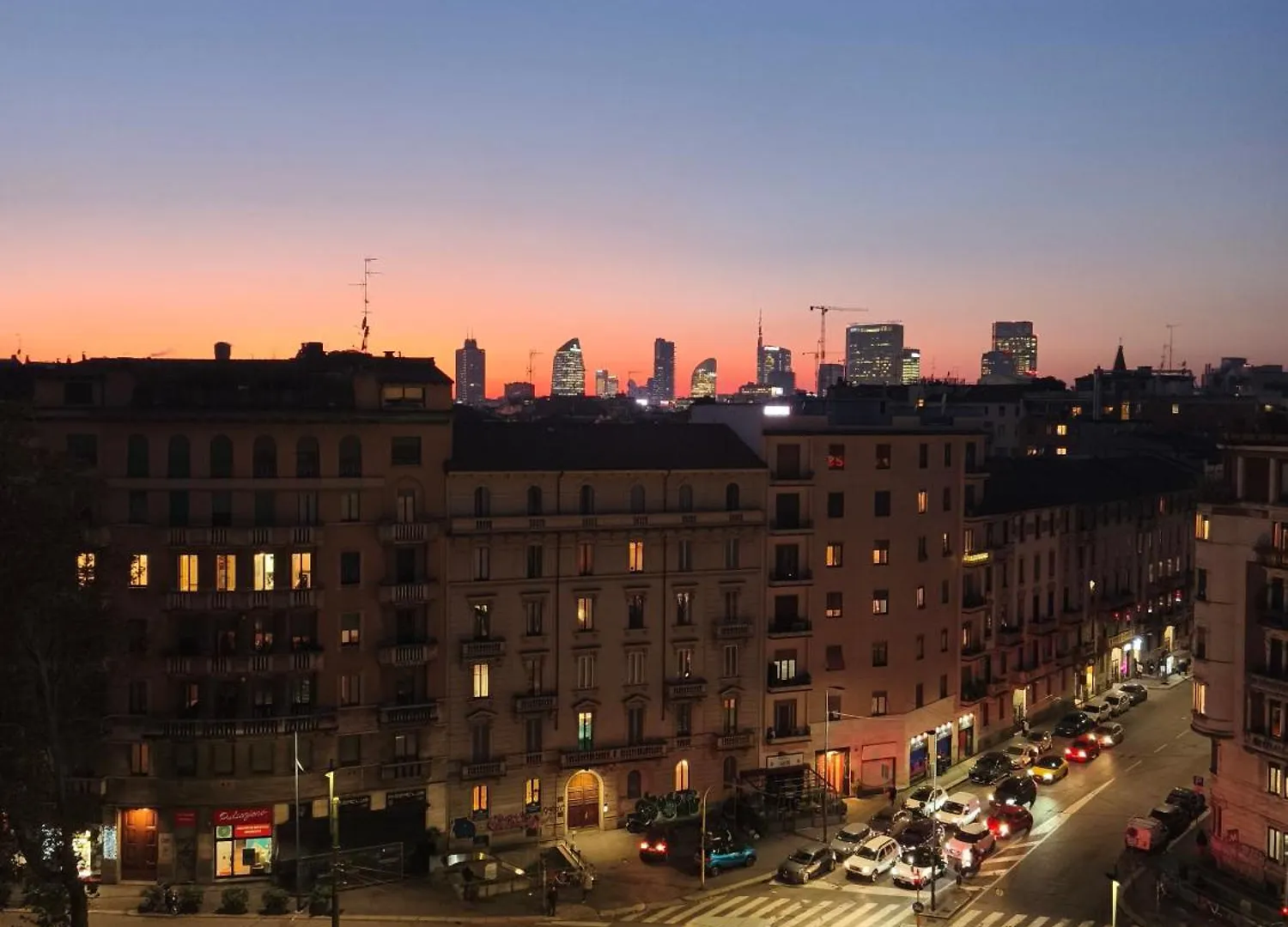Elegant City View Flat Adjacent Metro Milan Italy