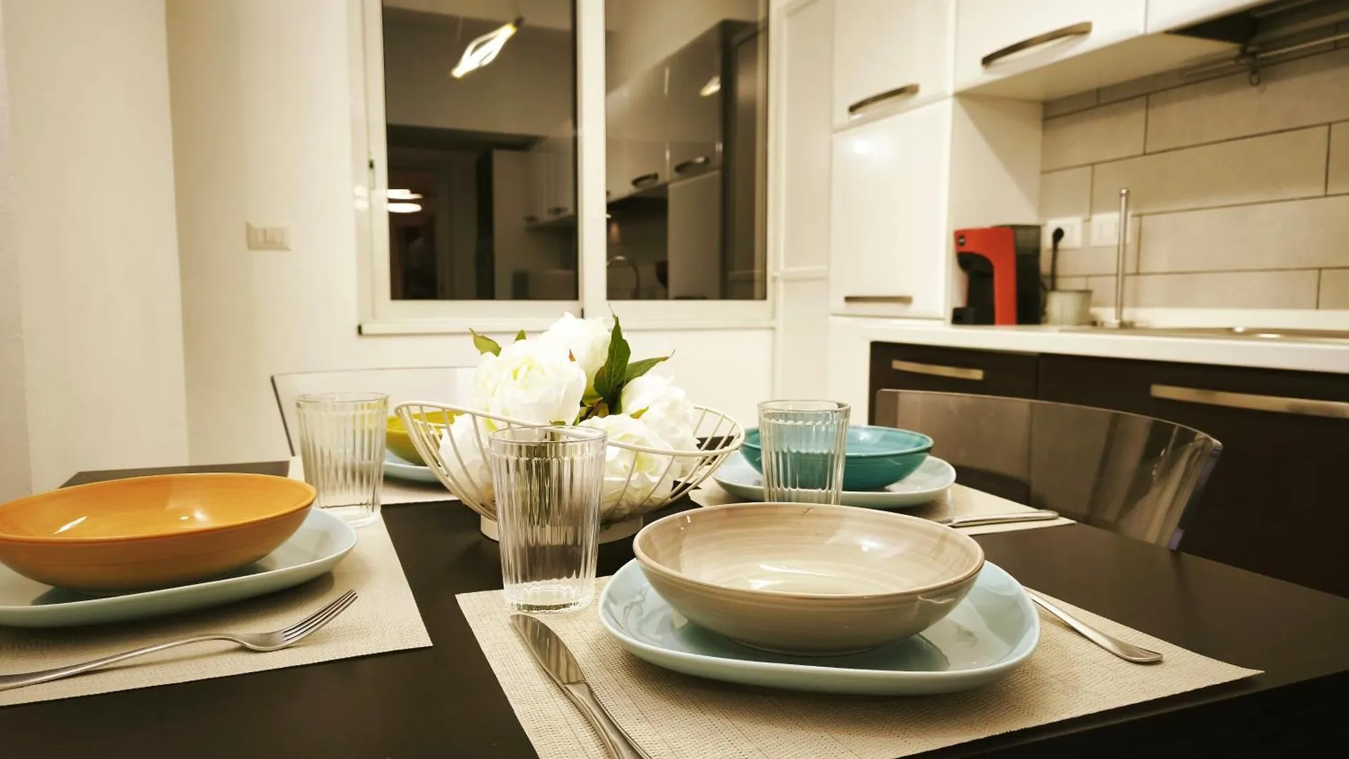 Elegant City View Flat Adjacent Metro Milan Apartment